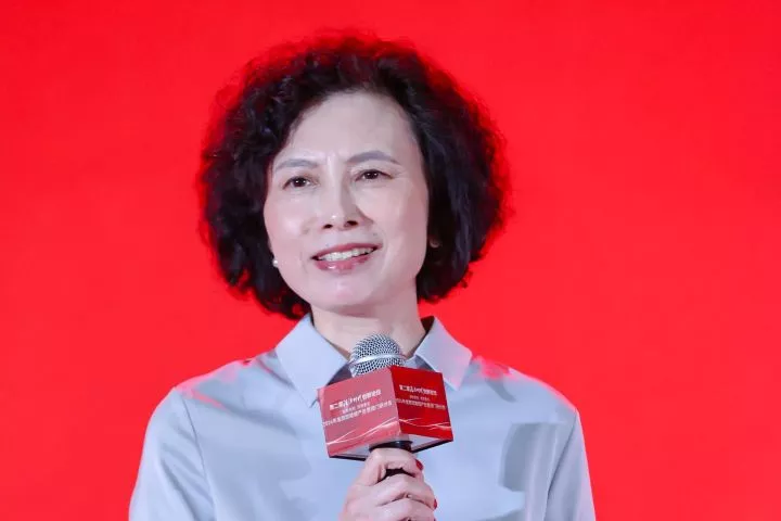 陈  洁